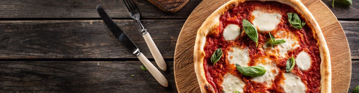 Pizza,Napoletana,-,Napoli,Tomato,Sauce,Mozzarella,And,Basil,-